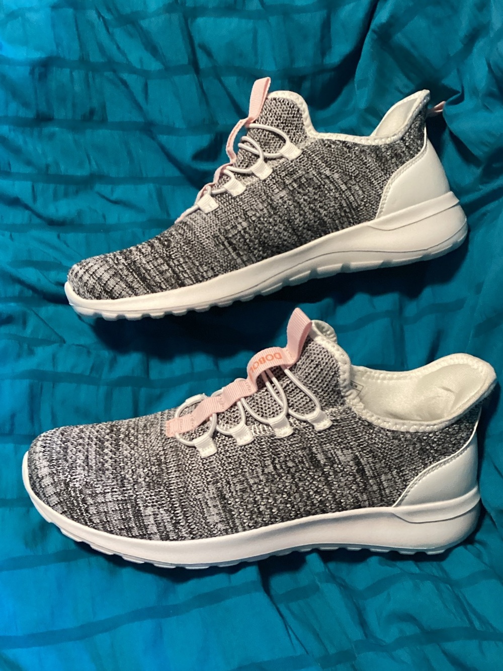 Dobolin Womens Gray Knit Sneakers New Size 11